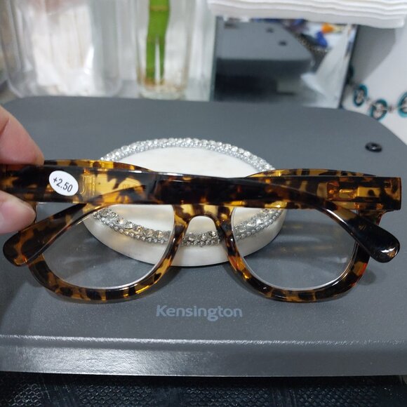 Stylish Translucent Leopard or Tortoise Animal Print Readers Reading Glasses 1.5 - Picture 11 of 16